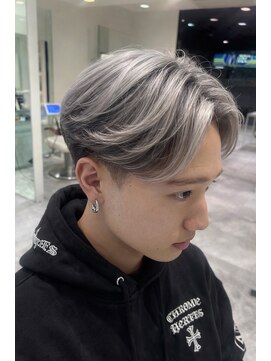 アース 四日市店(HAIR&MAKE EARTH) シルバーグレーカラー×韓国風センターパート