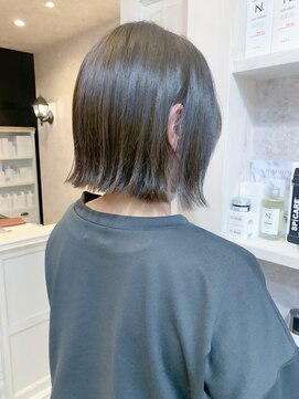 キャアリー(Caary) 福山市美容室Caary人気 ぶつ切りボブ ブルーグレージュカラー