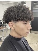 波巻きスパイラルパーマメンズマッシュツーブロック栄