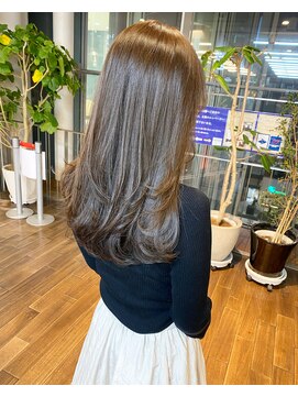 ザック ヴィ(ZACC  vie) レイヤーカット/セミロング/艶カラー/学割U24