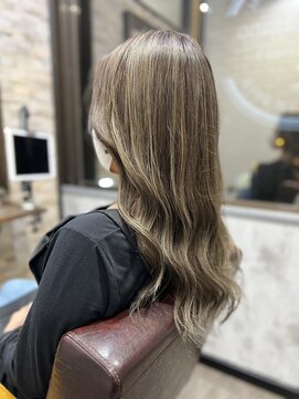 アトリエナガノ(atelier nagano) ニュアンスカラー/センターパート/ツヤ髪スタイル/ブルージュ