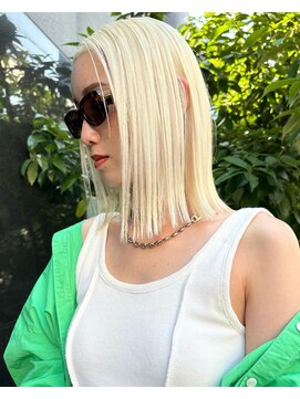 ヌエン 渋谷(NU/EN) 夏のトレンド外国人風ホワイトブロンドと大人の切りっぱなしボブ