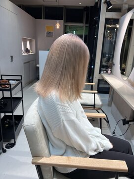 ミルクティーベージュ