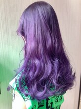 神秘的なロイヤルパープル☆ツヤ感たっぷりのゆるふわカールで魅せる華やかロングスタイル