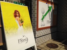 アトリエ フリー 西宮(atelier FRee)の雰囲気（阪神西宮駅すぐ☆黄色い看板が目印！）