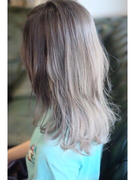 ユナイテッドビューティー 金沢(UNITED BEAUTY) フォギーアッシュ