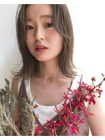 スピンヘアワークス(Spin Hair Works) 抜け感ミディ_くすみカラー_ミルクティーカラー_外ハネ