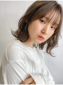 大人可愛いBOB20代30代40代外ハネアッシュグレージュ肩ライン
