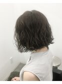 切りっぱなしボブ グレーアッシュカラー ナチュラルパーマ