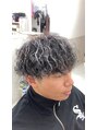 アヴニール アックス(Avenir axe) ツイストスパイラルパーマにホワイトメッシュ