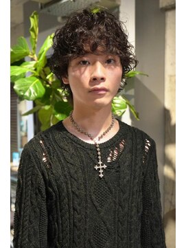 キュー(Cue_) 無造作マッシュウルフ×ソフトツイストスパイラルパーマ