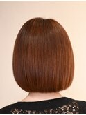 暖色系のシンプルなボブ