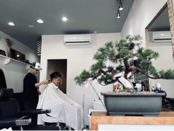 WEST BARBER SHOP【ウエストバーバーショップ】 