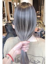 ラグーン(LAGOON)&nbsp;バレイヤージュグレージュハイライトダブルカラーケアブリーチ