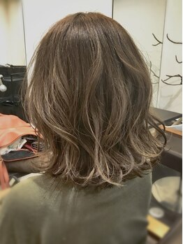 美容室ベンティ 藤枝駅前店(venti)の写真/抜け感たっぷりなグレージュカラーもお任せ♪髪質や骨格に合わせたカットで、お得に可愛くイメチェン☆