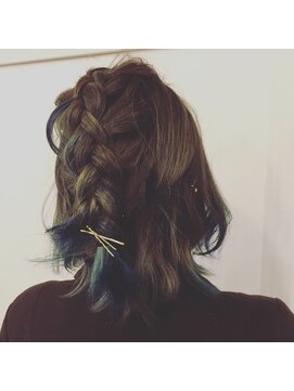 カタチヘアー(HAIR) 。。。。曇り空の中の。。。青空。。。。アレンジ。。。。。。