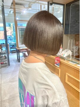 ネオリーブルカ 御茶ノ水店(Neolive Luca) 首元すっきりミニボブ