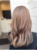 セミロング×ライトベージュ