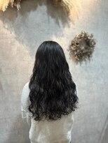 ヘアーワークス ボナ(HAIR WORKS bona.)&nbsp;綺麗なウェーブの質感で遊ぶロング×デジパ×うるツヤトリ