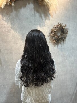 ヘアーワークス ボナ(HAIR WORKS bona.) 綺麗なウェーブの質感で遊ぶロング×デジパ×うるツヤトリ