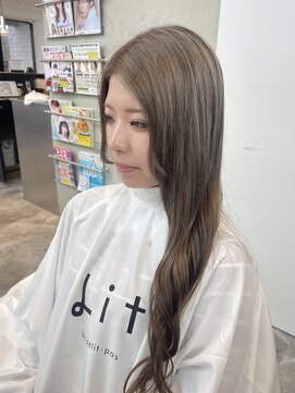 リトバイプティパ(Lit by petit-pas) グレージュカラー