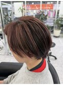 ショートヘアでピンク系アンブレラカラーで立体的にデザイン！