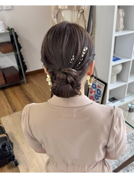 オウン(AUN) タイト目シニヨン