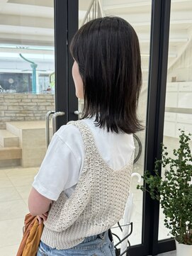 エブリ(evri) 「evri」ミディアム　外ハネ　レイヤーカット