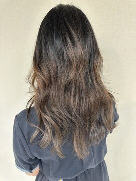 クエロ(Quaero?) グラデーションカラー クールベージュ