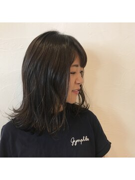 マウロア(MAULOA) "切りっぱなしロブ× アンニュイゆるウエーブで小顔ヘア"