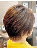 くびれショートボブ艶々髪ブラウン顔周りカットナチュラル