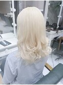 地雷系ホワイトブロンド　ミディアムヘア