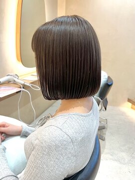 ヒビヲ 横浜西口店(HIBIO) タッセルボブダブルカラー切りっぱなしボブ外ハネボブ顔周り30代
