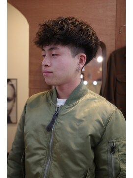 エディ(Edy) マッシュ刈り上げ波巻きスパイラルパーマ波巻きパーマ眉毛カット