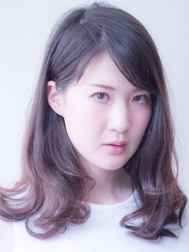 ダブル(DOUBLE) さわやかな色気を感じさせるミディ