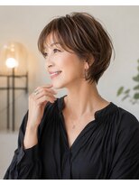 バグズ(Baguz)&nbsp;40代50代大人小顔くびれショートレイヤー前下がり丸みショート