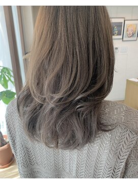 インビテーション(invitation) ミディアムレイヤー×グレージュ