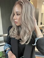 エイチ(H) xブリーチ/イメチェン/ホワイトブロンド/外ハネボブ/美髪/