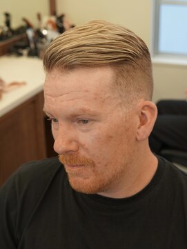 ザ チョップ ショップ ハラジュク(THE CHOP SHOP HARAJUKU) サイドパート + コームオーバー + スキンフェード