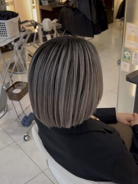 盛岡【シャドールーツ×グレージュボブ】ボブでも重く見えない◎