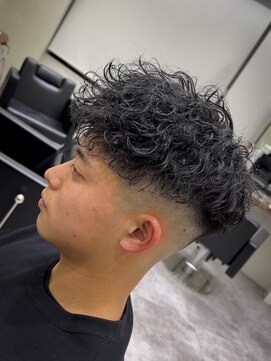 ルースト 京都駅前店(ROOST) MEN'S HAIR/スペインカール/スキンフェード/京都