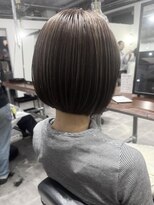 ホリー(HOLLY)&nbsp;白髪ぼかしボブハイライト