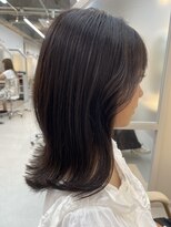 シダ(sida SAIIN) 20代 30代 柔らかい女性らしいスタイル