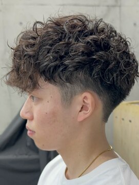 フイ 代々木(Hui) メンズ/アップバング/ツーブロックマッシュ/束感ショート波巻き