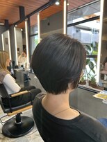ニマルニーニー バイ ヤスオカ(2022 BY YASUOKA) 30代 襟足スッキリ大人ショート
