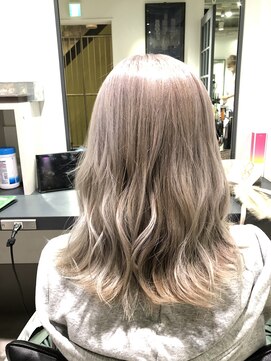 ルイス(L'wis) ミルクティーホワイトベージュ