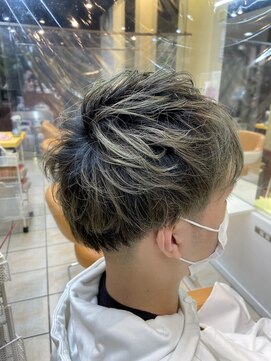 クオリス 上板橋店(QUALIS) ツーブロショートマッシュレイヤー【束感モテショート】