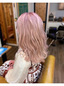 トルチェ(toRtue) ピンクグラデーション ホワイトピンク 巻き髪