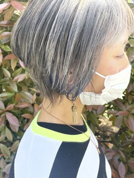 アンドティ ヘア 東久留米店(&.T HAIR) ホワイトベージュ/インナーカラー/シルバー/ショート