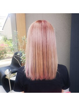 ヘアーアンドビューティ カリテス(Hair & Beauty Charites) 柔らかピーチカラー